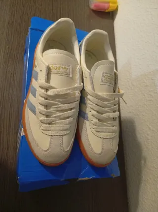 Adidas Spezial beige y azul cielo Talla 38