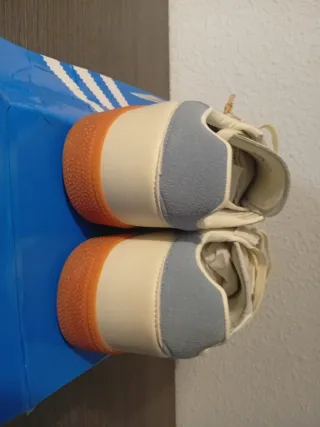 Adidas Spezial beige y azul cielo Talla 38