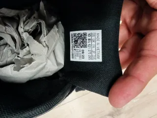 Zapatillas Adidas Negras y Blancas