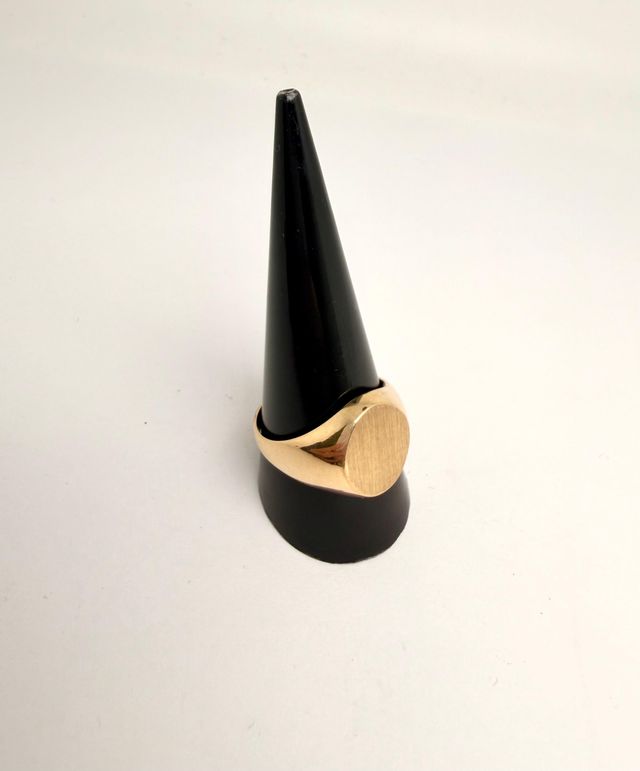Sello de oro de 18k. Peso: 7.22 gr.