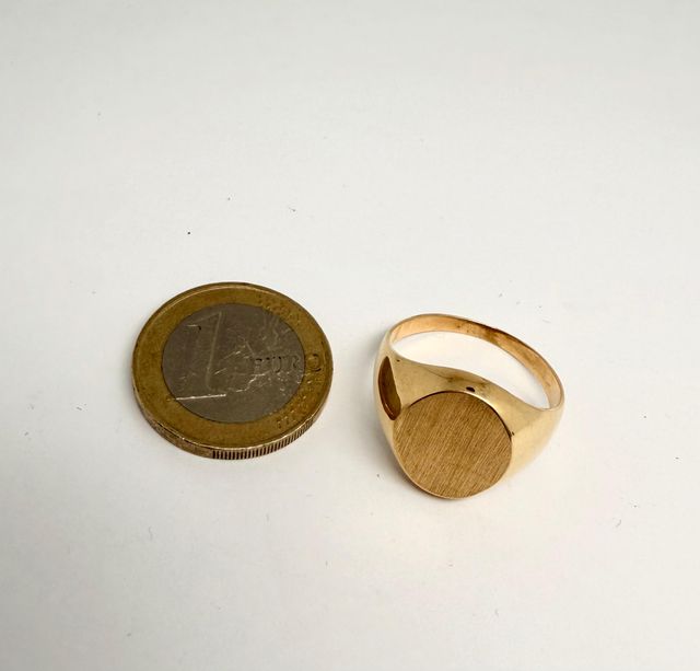 Sello de oro de 18k. Peso: 7.22 gr.
