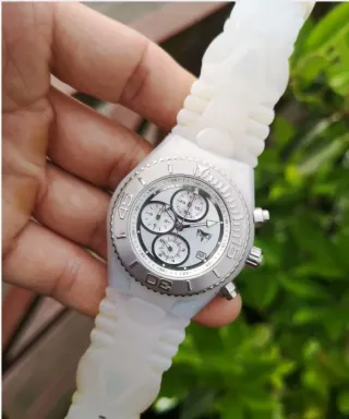 Reloj TechnoMarine Cronógrafo Blanco y Plateado