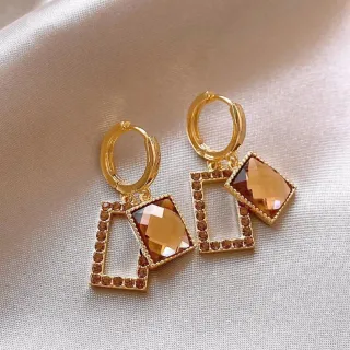 Pendientes dorados con cristal champán