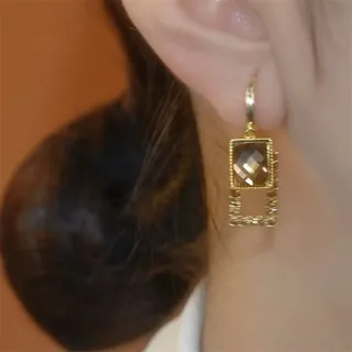 Pendientes dorados con cristal champán