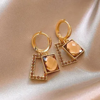 Pendientes dorados con cristal champán