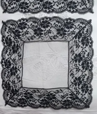 Pañuelos de encaje Chantilly antiguos