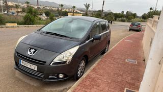 Peugeot 5008 2012