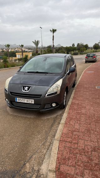 Peugeot 5008 2012