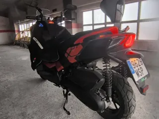 Kymco DTX 360 125cc Maxi Scooter Negra y Naranja