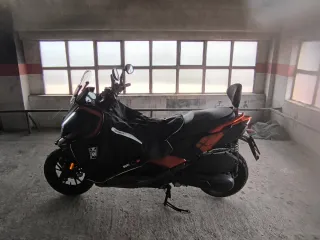Kymco DTX 360 125cc Maxi Scooter Negra y Naranja