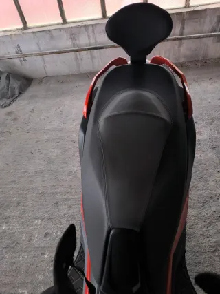 Kymco DTX 360 125cc Maxi Scooter Negra y Naranja