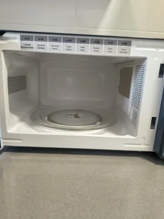 Microondas SilverCrest gris