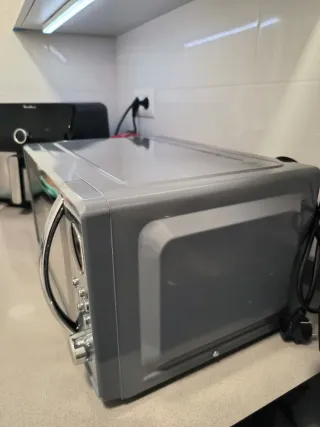 Microondas SilverCrest gris