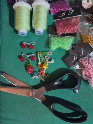 Surtido de mercería y manualidades.Un sólo lote.