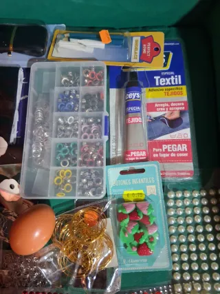 Surtido de mercería y manualidades.Un sólo lote.