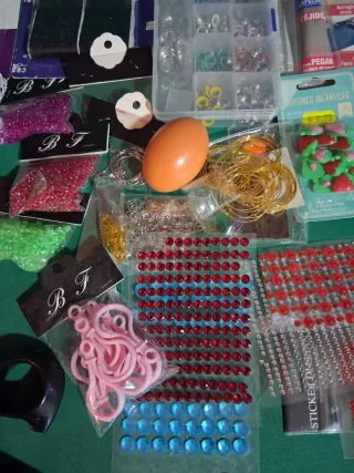 Surtido de mercería y manualidades.Un sólo lote.