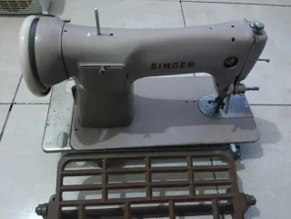 Máquina de coser Singer Beige