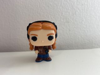Funko Pop Pelirroja con Auriculares