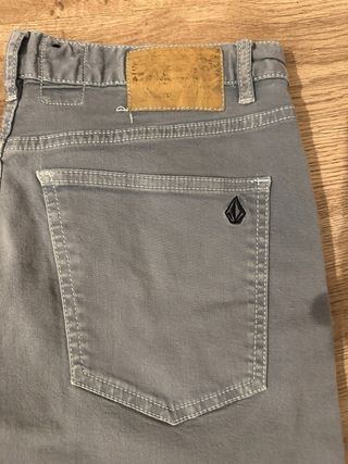 Pantalones Volcom y Emerica Talla 30-32