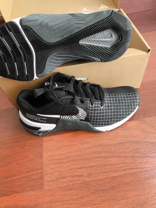 Nike Metcon 8 Talla 36 Negro/Blanco