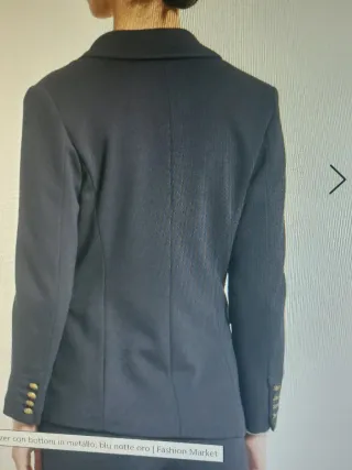 Giacca doppiopetto con bottoni dorati