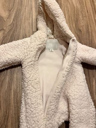 Buzo polar con capucha para bebé de ZARA