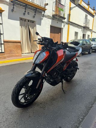 KTM Duke 125cc Naranja y Negra