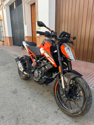 KTM Duke 125cc Naranja y Negra