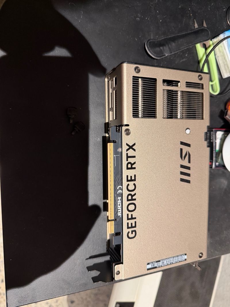 Tarjeta Gráfica MSI RTX 5060Ti 16GB Inspire 2X OC afbeelding 3