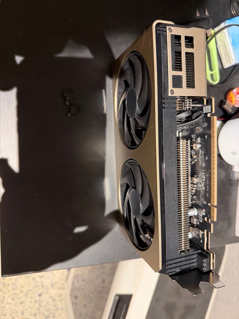 Tarjeta Gráfica MSI RTX 5060Ti 16GB Inspire 2X OC afbeelding 2