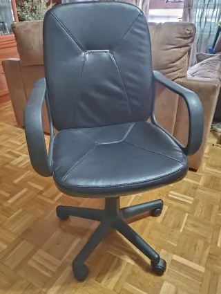 Silla de oficina negra