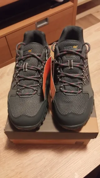 Zapatillas montaña NUEVAS Regatta talla9