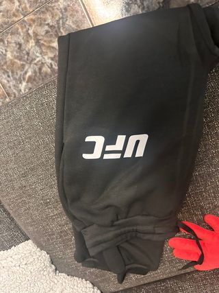 Conjunto deportivo UFC gris y negro Talla L
