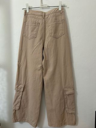 Pantalón cargo beige