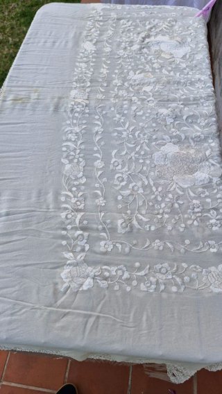 Manton de Manila Beige Bordado
