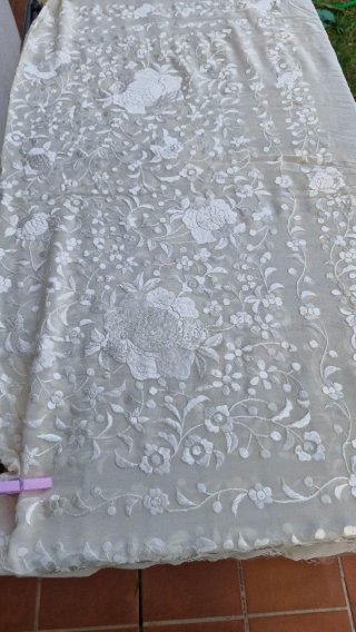 Manton de Manila Beige Bordado