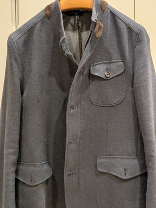 Chaqueta Massimo Dutti azul marino con parches