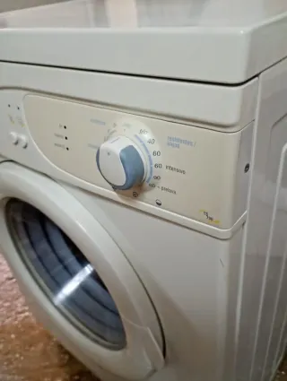 LAVADORA BALAY de 6 kilos y 600 rpm Clase A