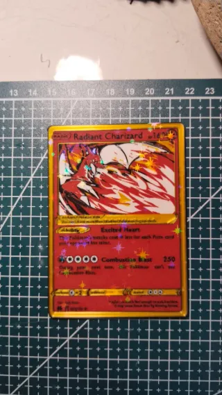 Carta Pokémon Radiant Charizard