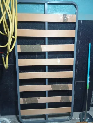 Somier de lamas de madera y metal