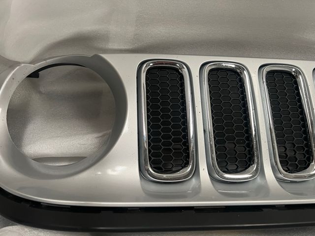 Parrilla Jeep Renegade 2016 Cromada