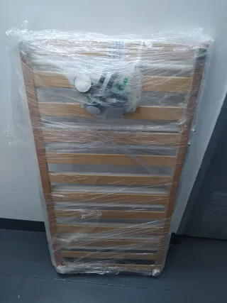 Cuna infantil con nube y estrellas