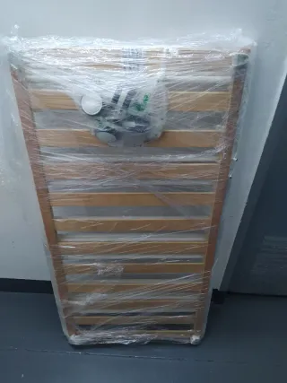 Cuna infantil con nube y estrellas