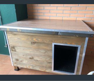 Caseta para perro de madera y metal