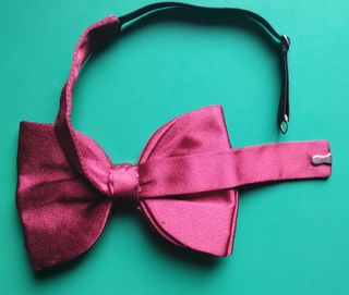 Pajarita novio raso rojo brillante vintage nueva