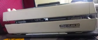 Máquina de escribir antigua azul