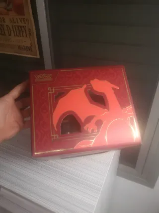 Caja Pokémon Charizard ex Super Premium