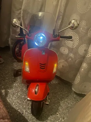 Moto Vespa Eléctrica Roja