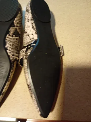 Zapatos punta serpiente con hebilla