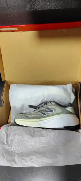 New Balance Fresh Foam More V6 Verde/Blanco